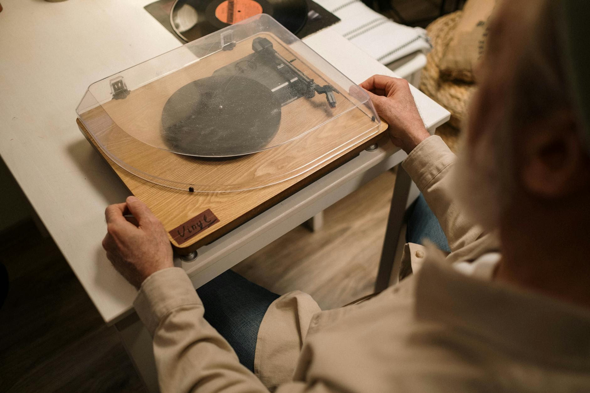 Música e Memória: Por Que Canções Antigas Ativam Seu Cérebro