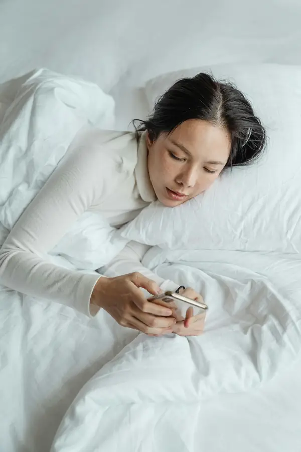 Por Que Você NÃO Deve Mexer no Celular Antes de Tomar Sol
