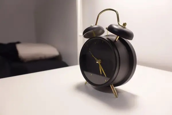 Horário Fixo Para Dormir: A Regra Mais Simples Para Proteger a Memória